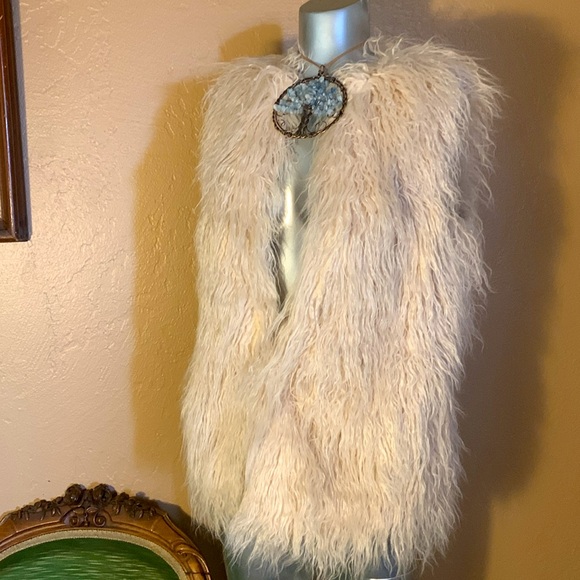 NWT Zara Trafaluc Cream Faux Fur Vest.  Sz S - Picture 3 of 6